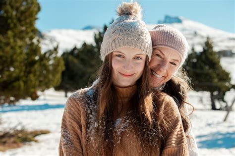 Familie Hat Spa Im Winter Kostenlose Foto