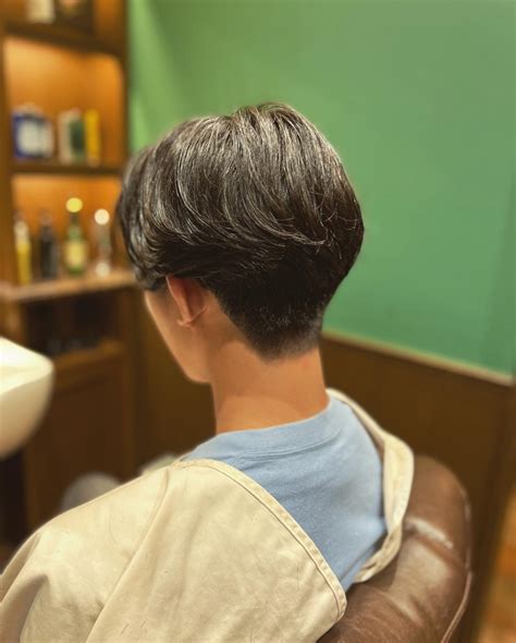 前下がりセンターパート ニュアンスパーマ｜ヘアカタログ｜高級理容室 床屋 ヒロ銀座ヘアーサロン