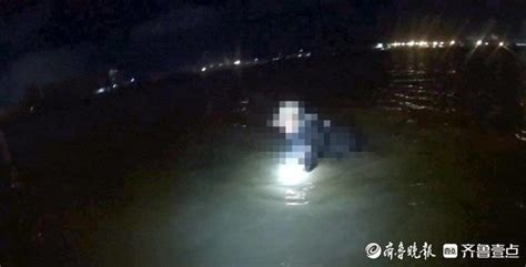 夜幕下女子跳入刺骨海水中，“三人组”跳海救人后警服结冰