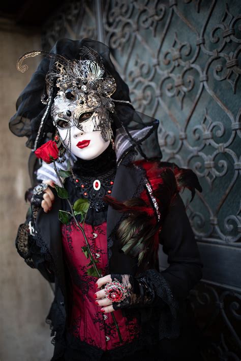 The Lady With A Rose In Venice Carnival Costumes Carnival Of