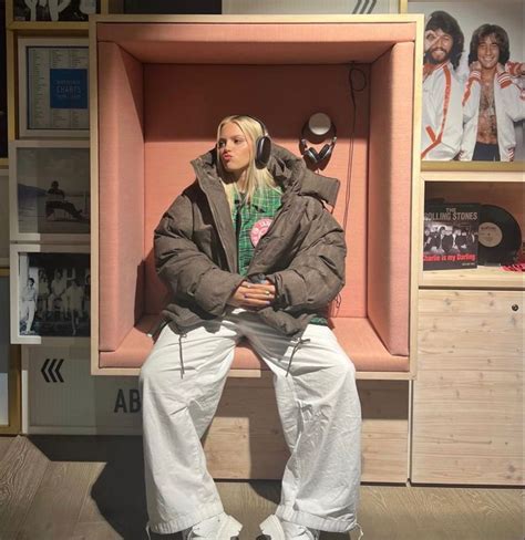 Pin On Solo Inspo Renee Blonde Wife Mean Girls