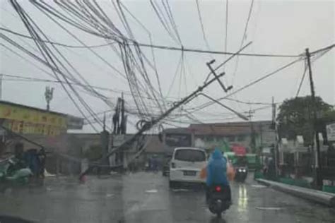 Hujan Angin Di Bogor Pohon Tumbang Dan Tiang Listrik Roboh Harian