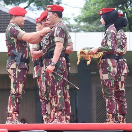 Kasad Sematkan Brevet Baret Dan Sangkur Komando Kopassus Kepada