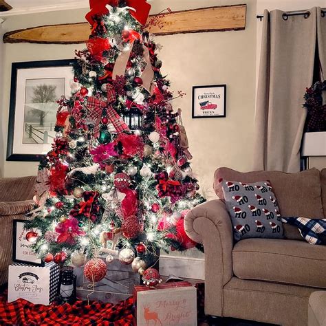 Farmhouse Christmas Tree Ideas To Steal From Our Favorite Rustic