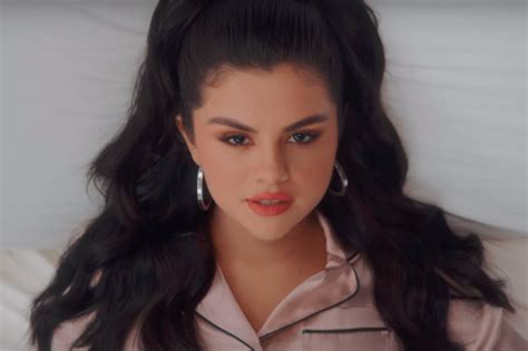 Selena Gomez Fala Sobre Novo álbum “chegará Muito Em Breve” Capricho