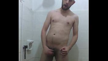 Tomando Una Ducha Y Pajeandose XVIDEOS