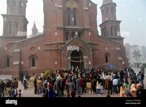 Lahore Pakistan 25th Dic 2021 I Devoti Cristiani Pakistani