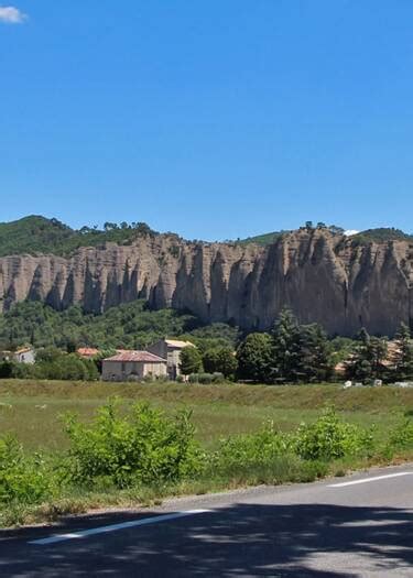 Provence la légende des pénitents des Mées Geo fr