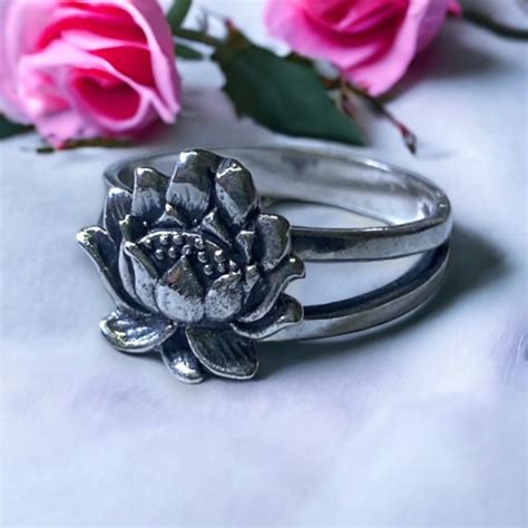 Anillo Flor De Loto En Plata El Vikingo