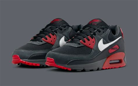 OFFICIAL LOOKS AT THE NIKE AIR MAX 90 MYSTIC RED