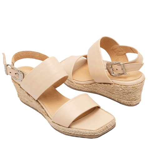 Sandalias Con Taco Chino Color Nude Rallys