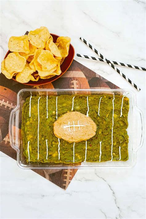 Easy Game Day Guacamole Dip for Football Snacks