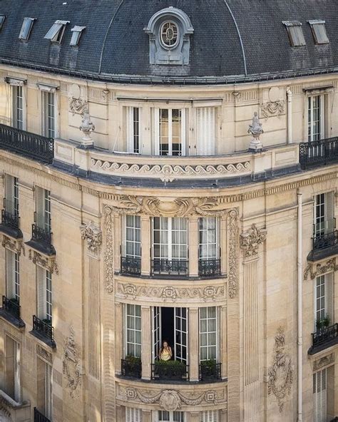 An Old Building With Many Windows And Balconies