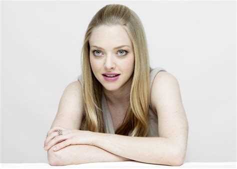 Amanda Seyfried Blonde 4K HD Wallpaper Rare Gallery