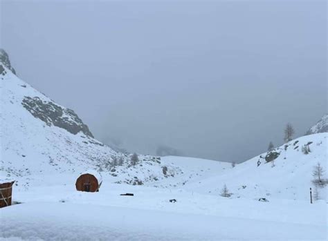 Nevicata In Corso Al Rifugio Fauniera Cuneo