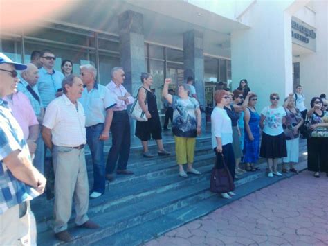 Membrii Si Simpatizantii PPDA Au Protestat In Fata Judecatoriei