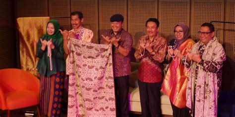 Foto Saksikan Keindahan Batik Tenun Dan Mutiara Dalam Pameran Warisan