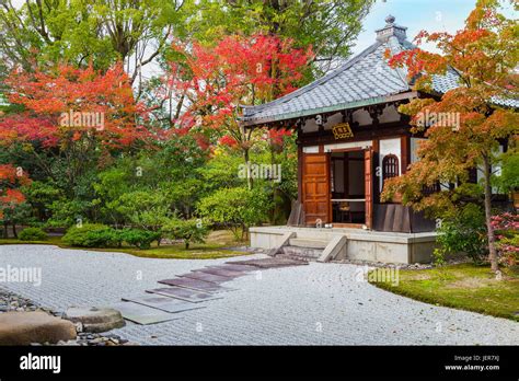 Colorful Autumn At Kennin Ji Temple In Kyoto Japan Stock Photo Alamy