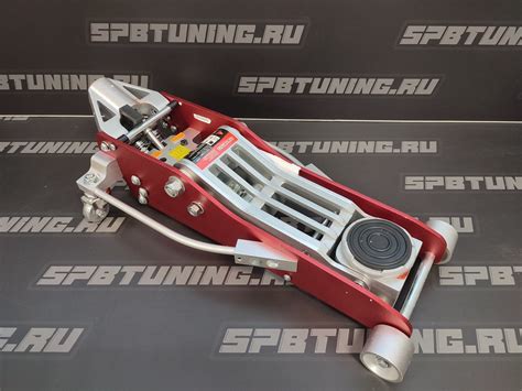 Домкрат алюминиевый max 1,5 т. Подхват 85mm; Подъём max 365mm. Вес 12 ...