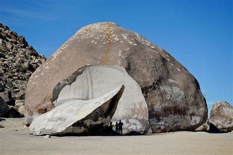 Giant Rock Giant Boulder California Travel Road Trips Giants