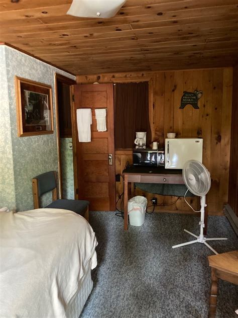 TRAILSIDE CABINS & MOTEL - Updated January 2025 - 1100 W Hwy 61, Grand ...