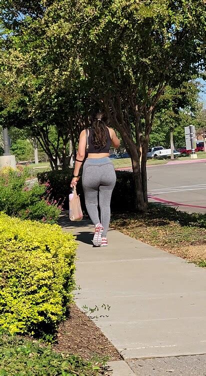 Big FAT JIGGLY MILF BOOTAY Spandex Leggings Yoga Pants Forum