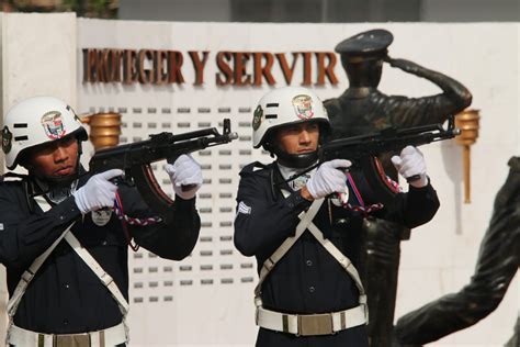 Policía Nacional on Twitter Nuestros uniformados realizan disparos de