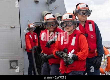 Yokosuka Jap N De Enero De Marineros Simulan Un Incendio