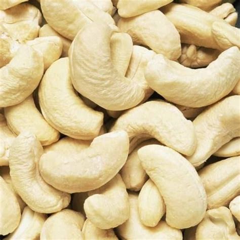 Natural Wholes W210 Cashew Kernels Packaging Size 1 10 Kg Rs 830