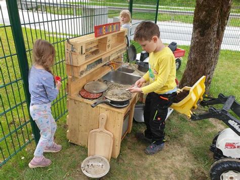 Eine Matschküche für Rosenaus Kindergartenkinder