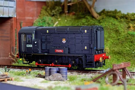 Swansea Railway Modellers Group — Video Dapol O Gauge Class 08 Diesel Shunter Product Preview