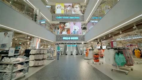 Thousands Flock To Opening Of Worlds Biggest Primark Plymouth Live