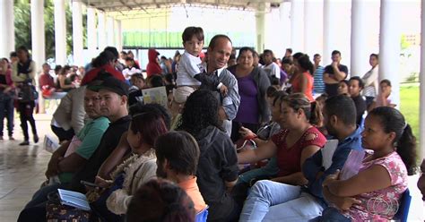 G Pais Dormem Em Fila Para Conseguir Vagas Em Creches Para Filhos