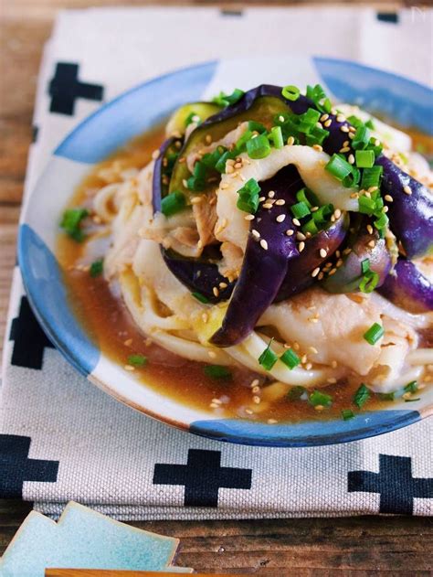 レンジで簡単♪『豚しゃぶと蒸しなすのぶっかけ冷やしうどん』 Recept