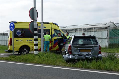 Autos Botsen Bij Zwaagdijk Bestuurder Naar Ziekenhuis Gebracht