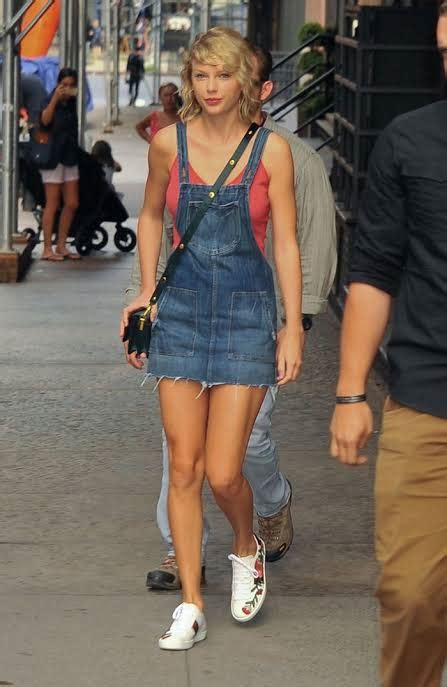 Take A Style Note From Taylor Swifts Denim Outfits Iwmbuzz