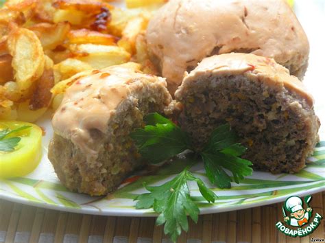 Мясные шарики с сыром под сметанным соусом – кулинарный рецепт