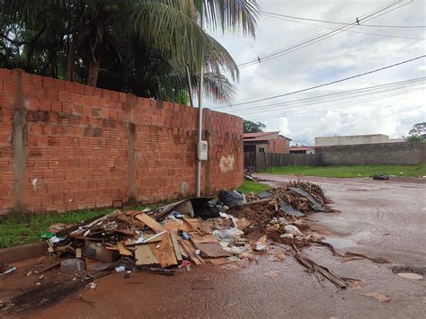 Moradores Do Rui Lino E Mocinha Denunciam Ac Mulo De Lixos E Esgoto A