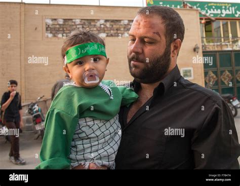 Muharram self flagellation Banque de photographies et dimages à haute