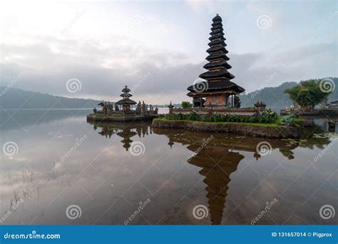 A Beautiful Sunrise at Pura Ulun Danu Bratan Temple on Bratan Lake ...