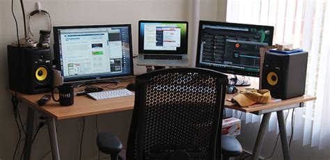 Mac Setups Macbook Pro With 24″ External Monitor And A Pc