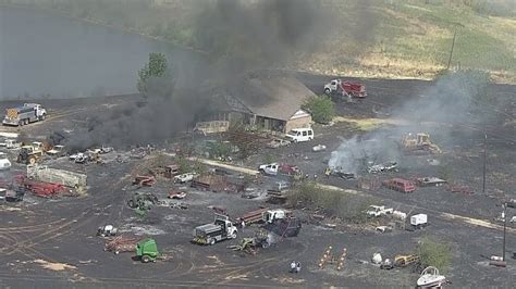 Raw Video Brush Fire In Denton County Burns Vehicles Youtube