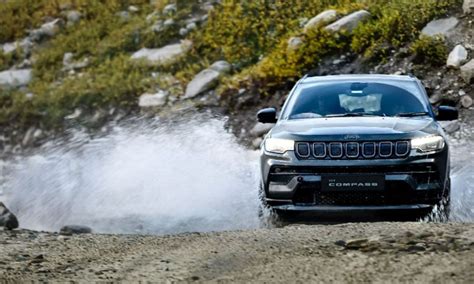 Jeep Compass Gets an All-Black Treatment