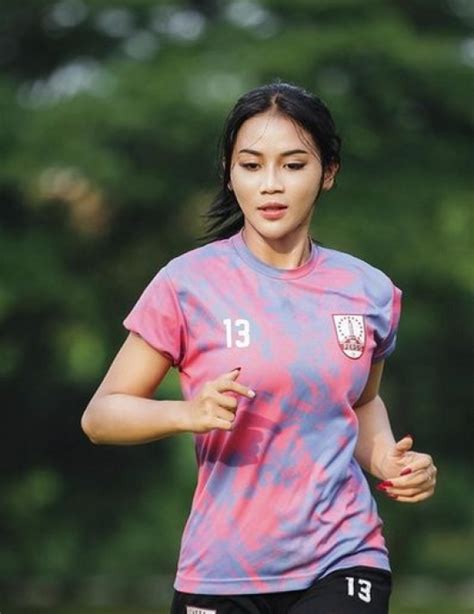 Cantiknya Kapten Timnas Putri Shafira Ika Putri Bikin Penonton Tak