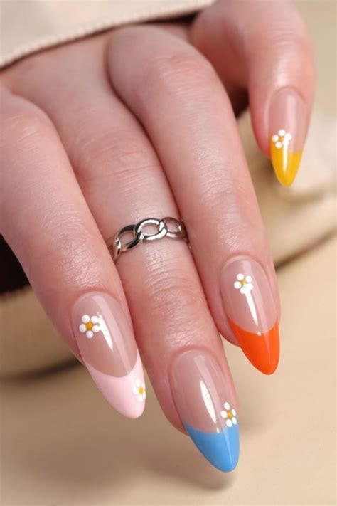 45 Elegant And Chic Almond Acrylic Nails For Summer Nails Designs 2021