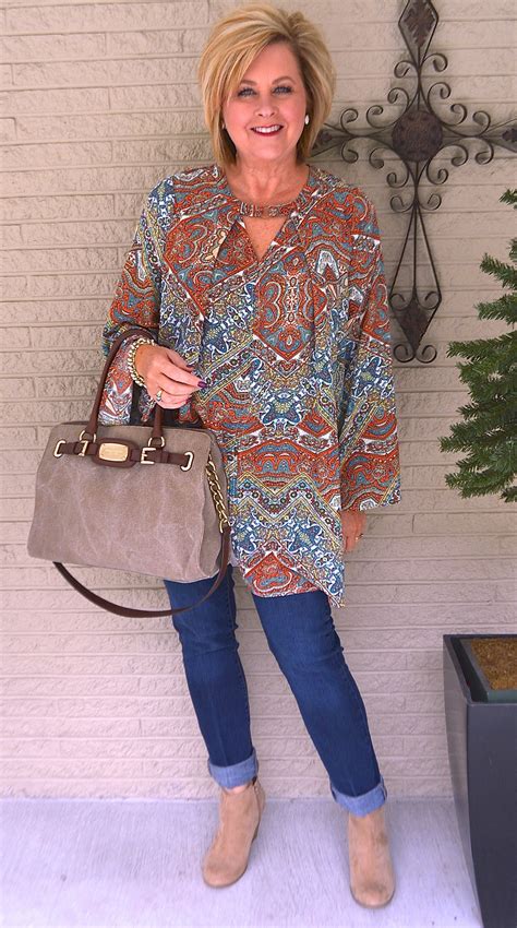 A Windproof Vest Can Keep You Warm Boho Fashion Over 40 Boho Fashion Fashion Over 50