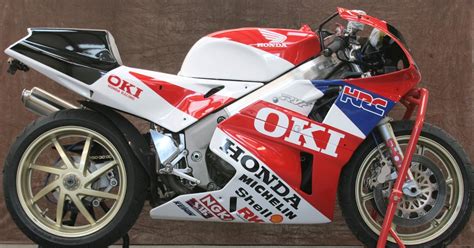 PAINTWORK PRO HONDA RC30 IN OKI LIVERY