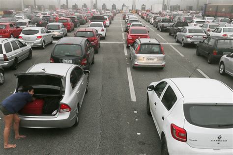 Motorista Enfrenta Congestionamento Rumo Ao Litoral De SP 04 09 2020