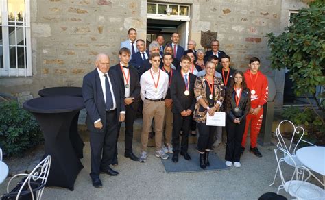 Remise du prix départemental de l apprentissage par la SMLH Loire le 6