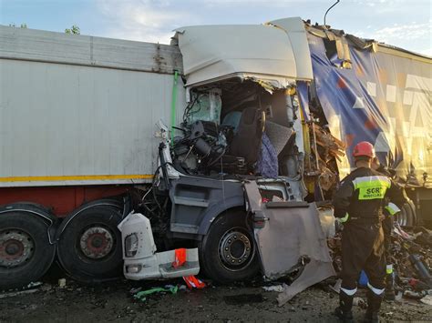 Fatalny wypadek na A4 pod Wrocławiem Doszło do zderzenia trzech ciężarówek